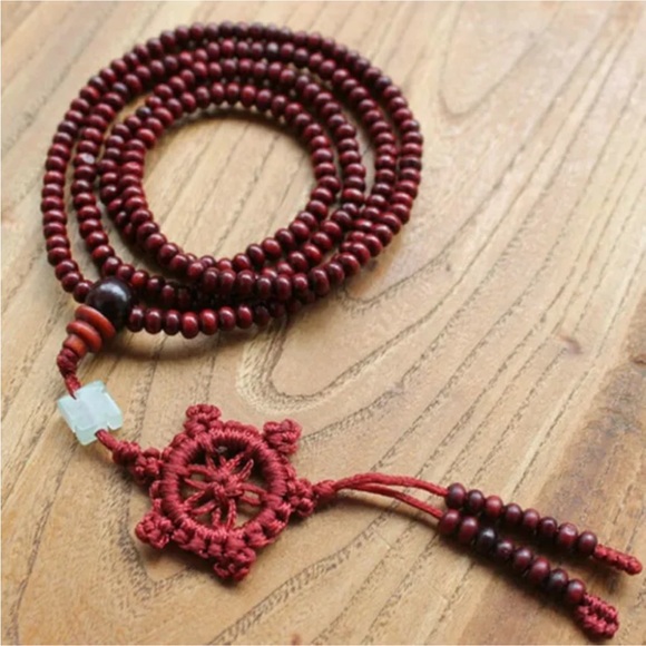 📿 Wood prayer bead Mala with jade accent and crochet luck knot - Picture 11 of 14